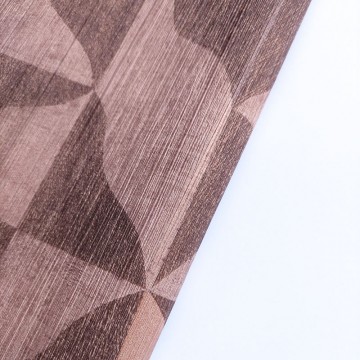 Design tapéta szabálytalan háromszög alakzatokkal bordó 340323 (Sensory)