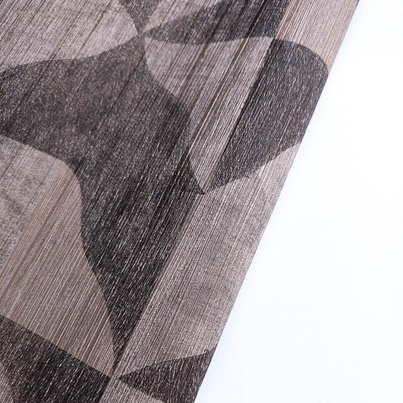 Design tapéta szabálytalan háromszög alakzatokkal barna 340324 (Sensory)