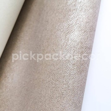 Taupe színű prémium tapéta PRI802 (Prisma)