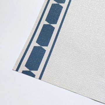 Világos alapon  sötétkék csíkos tapéta 39037 (Arché)